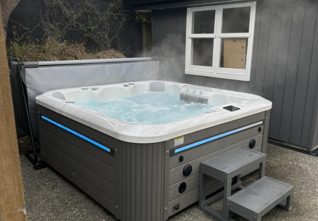 D946008B 4AC5 4D4A 9A44 3E6C62180A5D 1 105 c