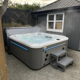 D946008B 4AC5 4D4A 9A44 3E6C62180A5D 1 105 c